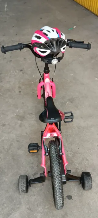 Bici Monty 16 con casco rosa
