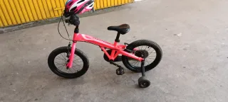 Bici Monty 16 con casco rosa