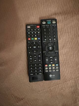 Televisor LG pequeño negro