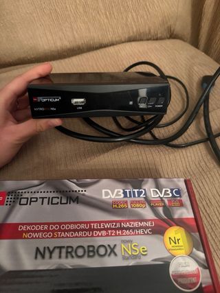 Televisor LG pequeño negro