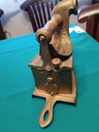 Plancha antigua hierro fundido