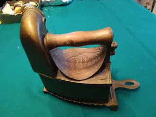 Plancha antigua hierro fundido