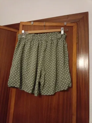 Bermudas de tela con estampado de puntos