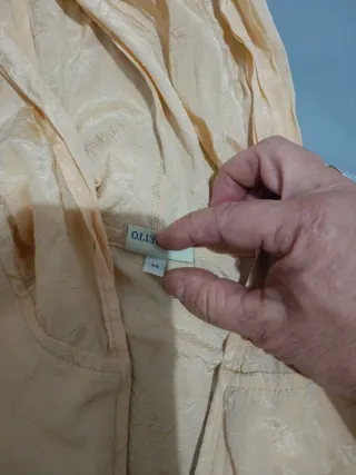 Camisa beige con capucha