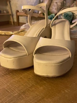 Sandalias plataforma tacón beige talla 38
