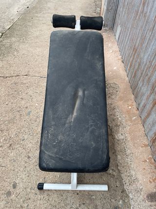 Banco de abdominales y ejercicios