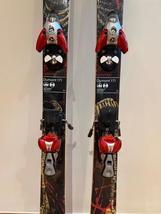 Esquís con fijaciones