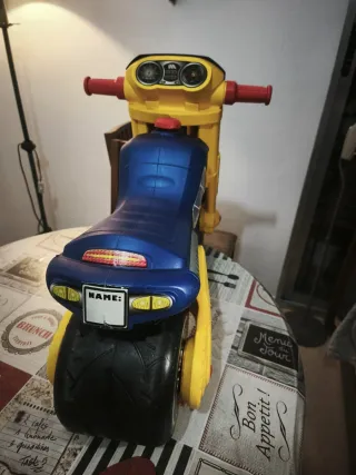Moto Molto Azul y Amarilla
