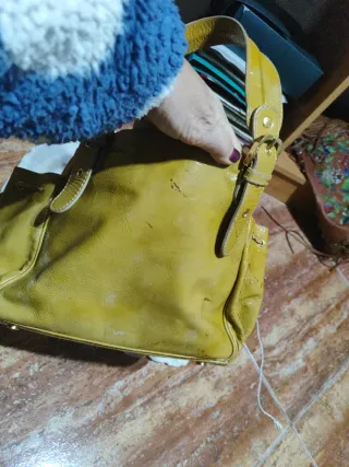 Bolso Tous amarillo con tachuelas