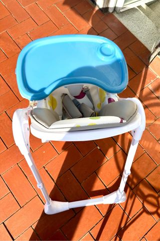 Trona Kinderkraft con bandeja azul