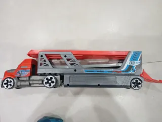Camión Lanzacoches Hot Wheels Rojo