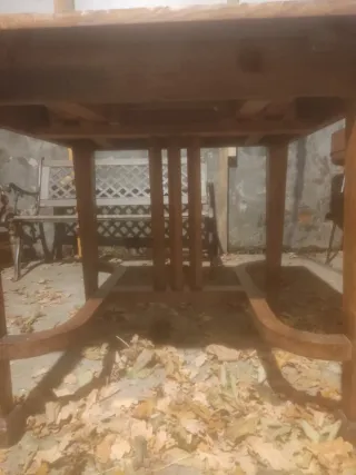 Mesa antigua de madera extensible