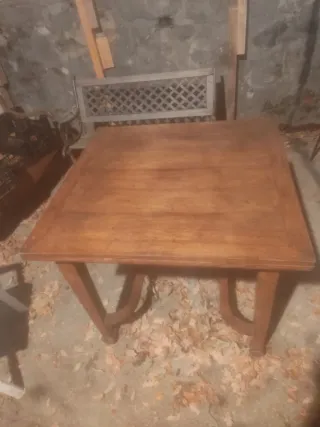 Mesa antigua de madera extensible