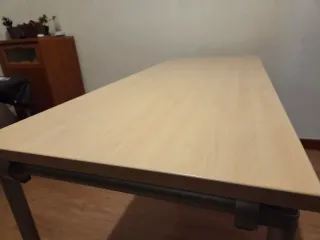 Mesa plegable madera aglomerado y hierro