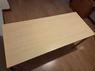 Mesa plegable madera aglomerado y hierro