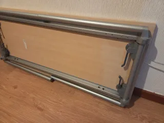 Mesa plegable madera aglomerado y hierro