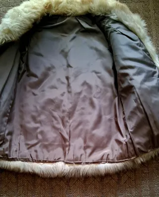Chaquetón de piel beige