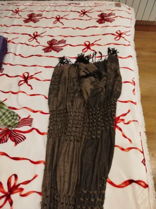 Fular marrón y negro con flecos