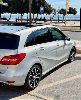 Mercedes-Benz B220 2013
