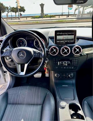 Mercedes-Benz B220 2013