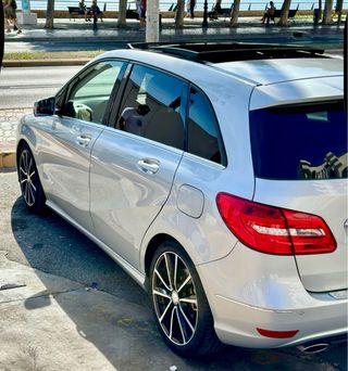 Mercedes-Benz B220 2013