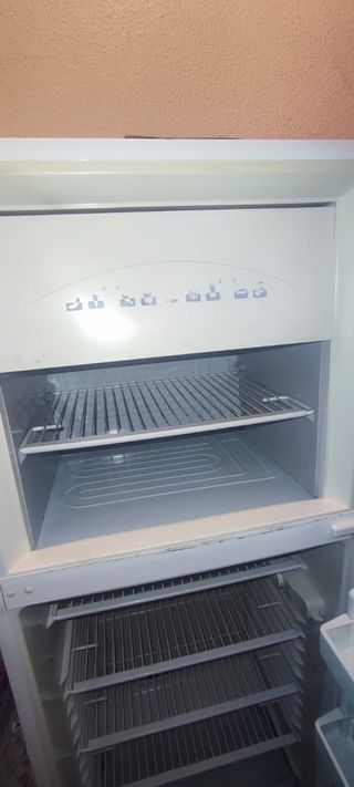 Nevera Edesa con congelador