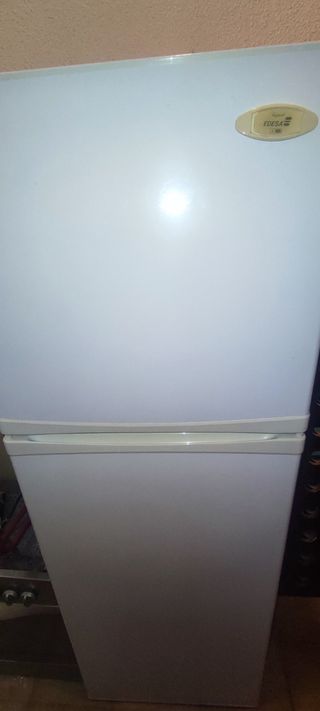 Nevera Edesa con congelador