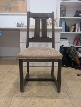 Sillas de madera maciza color nogal y beige