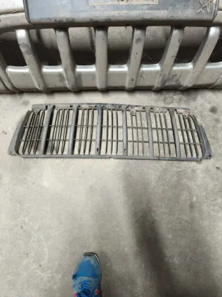 Parrilla y Faros Jeep Grand Cherokee