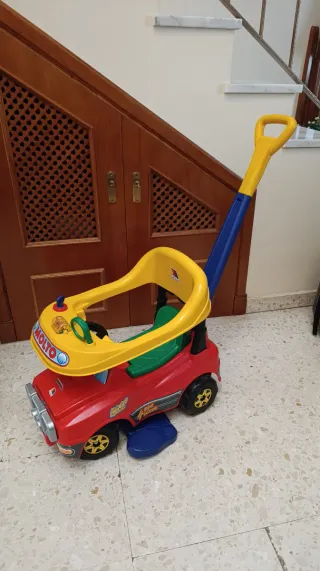 Carrellino e deambulatore per bambini