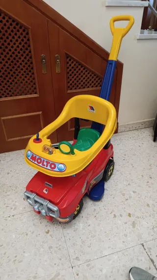 Carrellino e deambulatore per bambini