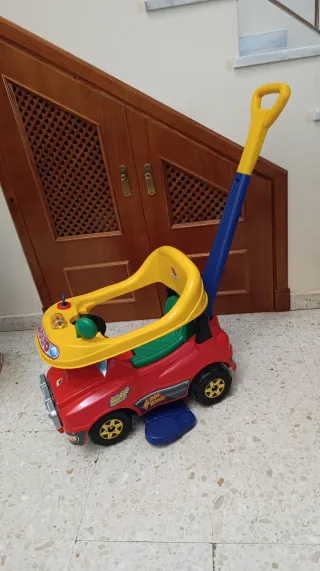 Carrellino e deambulatore per bambini
