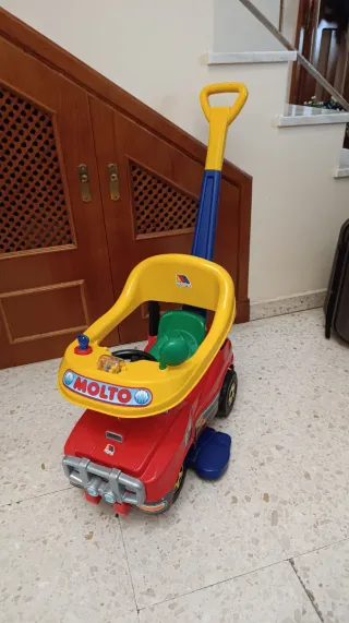 Carrellino e deambulatore per bambini