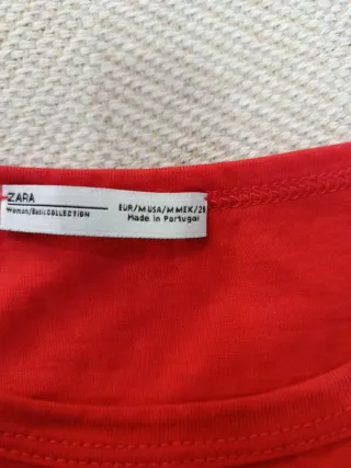 Blusa roja bordada con cordones