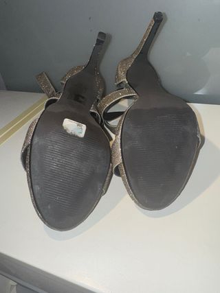 Zapatos Gloria Ortiz Dorados Tacón