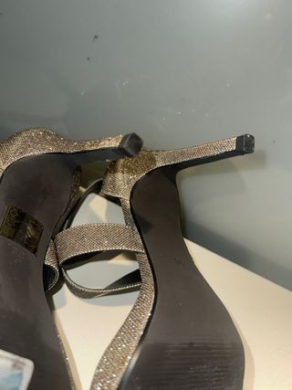 Zapatos Gloria Ortiz Dorados Tacón