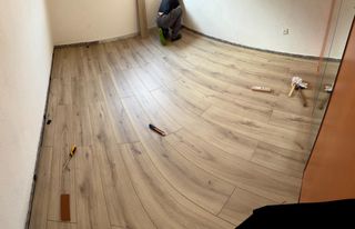 se instalan pisos parques y toda clase de suelos