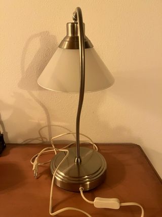 Lámpara de mesa moderna metal y cristal