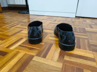 Zapatos Yoan negros y azules brillantes