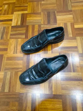 Zapatos Yoan negros y azules brillantes