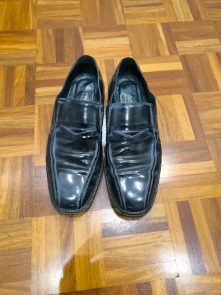 Zapatos Yoan negros y azules brillantes