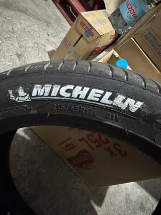 2 Neumáticos Michelin 215/45 R17