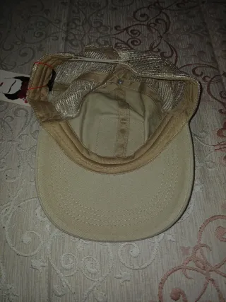 Gorra Frida Kahlo Beige sin estrenar