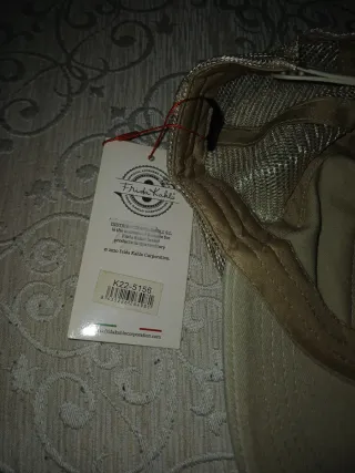 Gorra Frida Kahlo Beige sin estrenar