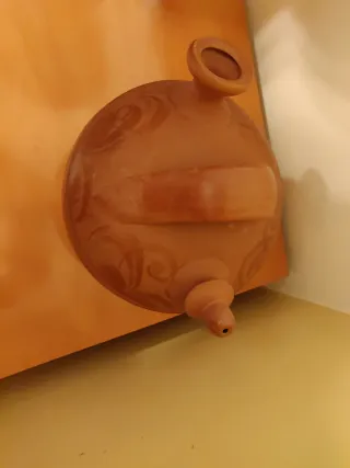 Botijo de arcilla artesanal