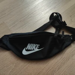 Riñonera Nike Heritage Negra