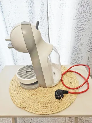 Cafetera Dolce Gusto Automática blanca y gris