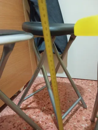 Taburetes plegables (2 negros, 1 amarillo)