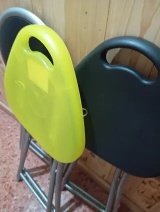 Taburetes plegables (2 negros, 1 amarillo)