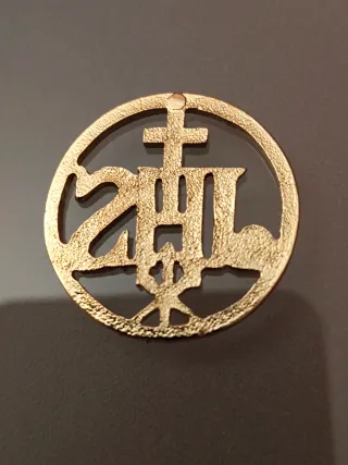 Medalla IHS con Cruz y Chi-Rho